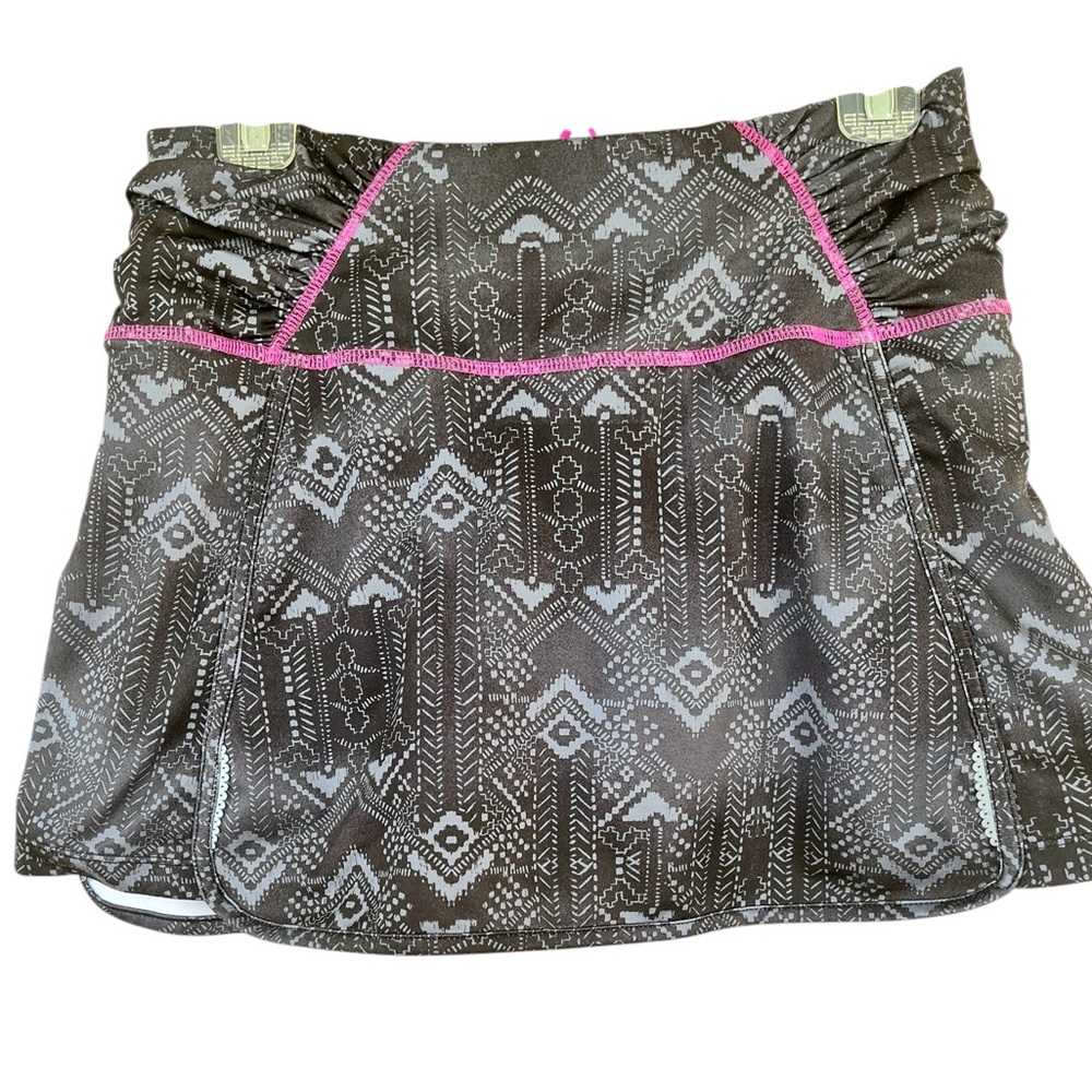 Athleta Black & Gray Geometric Active Skort with Pink Stitching